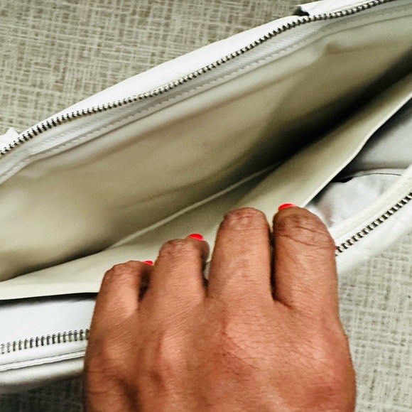 BOTTEGA VENETA PILLOW CLUTCH - Picture 6 of 8